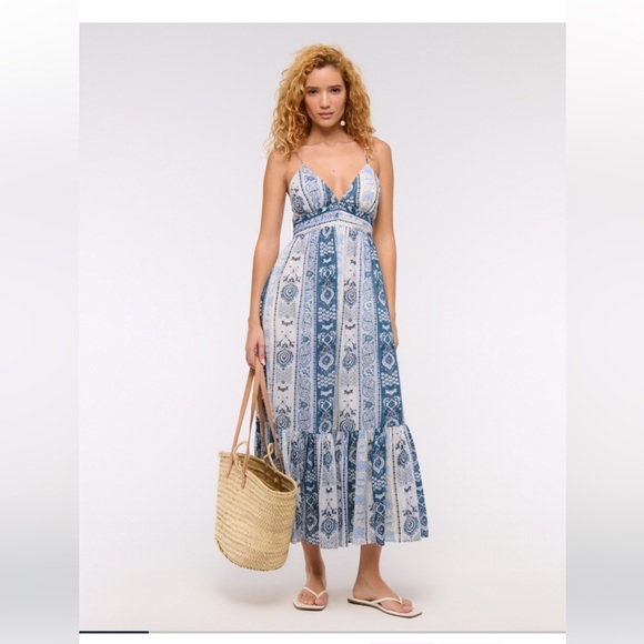 Abercrombie & Fitch Dresses & Skirts - Abercrombie & Fitch Bra-Free Flowy Tie-Back Maxi
Dress size Large tall nwt